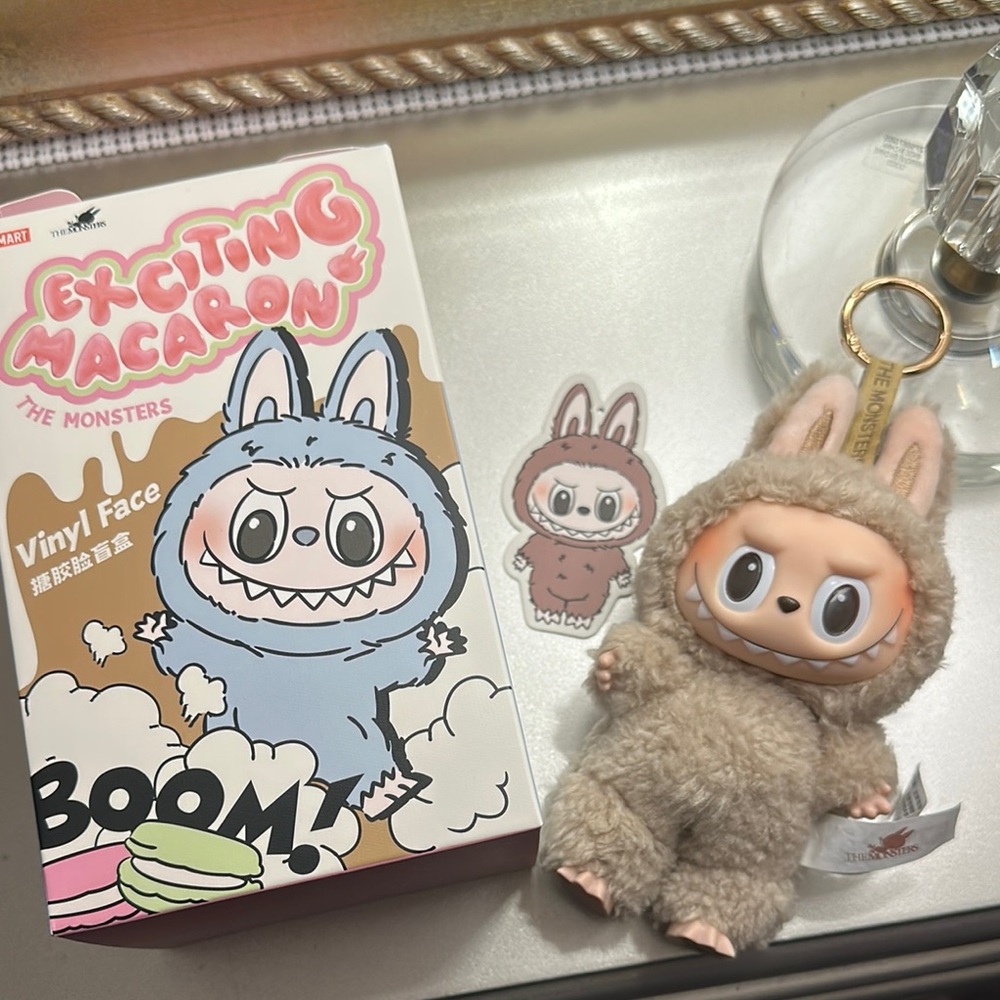TOFFEE- Exciting Macaron Labubu Keychain